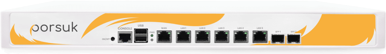 Porsuk E1008 ön paneli: ON/OFF düğmesi, CONSOLE ve USB girişleri, PWR ledi, WAN ve LAN1–LAN5 portları ile SFP1 ve SFP2 yuvaları.